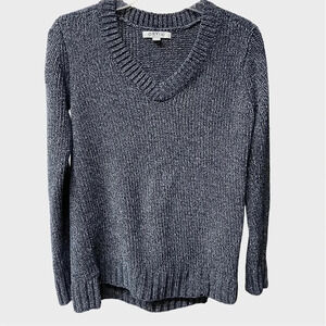 Ladies Orvis V-Neck Chenille sweater. Navy. Small.